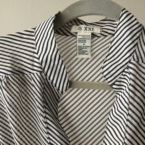 F O R E V ER 21 sheer V-neck top - Picture 5 of 8